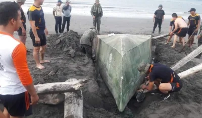 El semisumergible estaba averiado y enterrado.