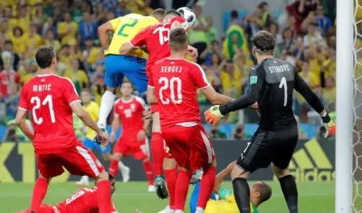 Thiago Silva anotó de cabeza, el segundo tanto de Brasil. 