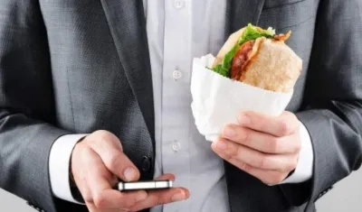 Autoridades abrieron investigaciones sobre los casos de hasta 21 antiguos empleados de la firma, muertos desde 2000.