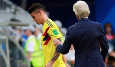 James Rodríguez al salir sustituido ante Senegal. 