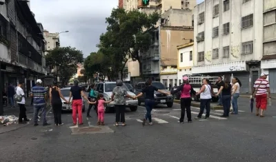Un grupo protesta por falta de agua.