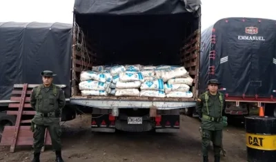 En este camión, la Policía halló químicos.