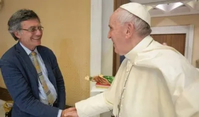 El periodista Paolo Ruffin y el Papa Francisco.