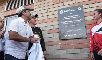 El Alcalde Char devela placa de la pista de bicicrós.