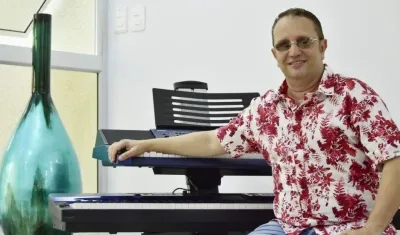 El músico y compositor Chelito De Castro.