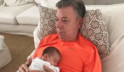 El Presidente Juan Manuel Santos y su nieta Celeste.
