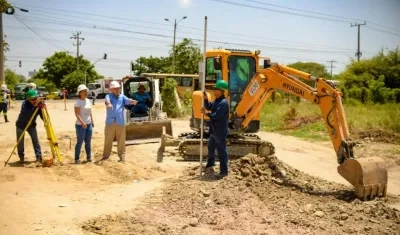 El Alcalde de Soledad inspecciona las obras en la carrera 16 entre calles  26 y 30.