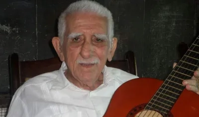 El maestro Julio Salvador Erazo Cuevas.