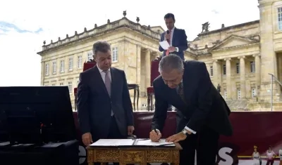 El Presidente y el Vicepresidente de Colombia firmaron el pacto nacional por la vida de los líderes sociales.