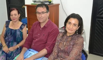 Diana Salas, Maestro, Miguel Ángel Sanz y la profesora y poetisa, Tatiana Guardiola.