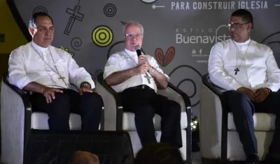Monseñor Pablo Emiro Salas, Arzobispo de Barranquilla y el Monseñor Víctor Tamayo.