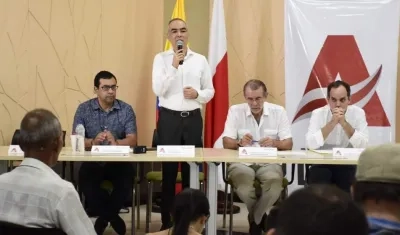 El Alto Comisionado de Paz, Rodrigo Rivera; el Gobernador del Atlántico, Eduardo Verano y Guillermo Polo, secretario del Interior del departamento. 