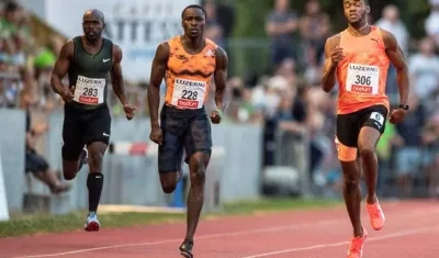 En el centro de la imagen, Alonso Edward, durante la Reunión Internacional de Atletismo en Lucerna (Suiza).