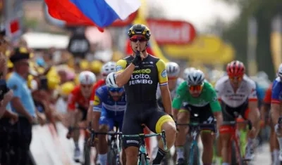 El holandés Dylan Groenewegen mandó callar a todos los favoritos del esprint.