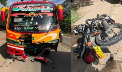 El bus y la moto involucrados en el accidente. 