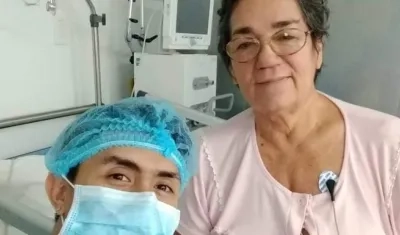 Jossimar Calvo junto a su mamá, Nohora Moreno Montessu.