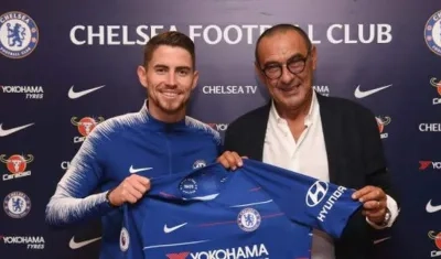 El volante brasileño Jorginho y el técnico italiano Maurizio Sarri.