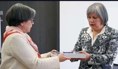 La vicefiscal María Paulina Riberos y la presidenta de la JEP, Patricia Linares.