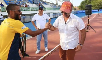 Alex Cujavante y el Alcalde Alejandro Char, en el nuevo Patinódromo.