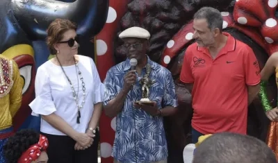 La directora del Carnaval Carla Celia, Cuco Valoy y Juan José Jaramillo, secretario de Cultura.