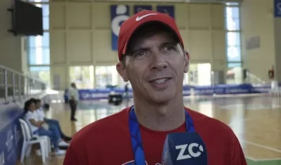 El técnico de la selección de baloncesto femenino de Puerto Rico, Gerardo Batista.