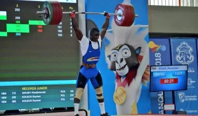 Jhonatan Rivas en uno de sus levantamientos.