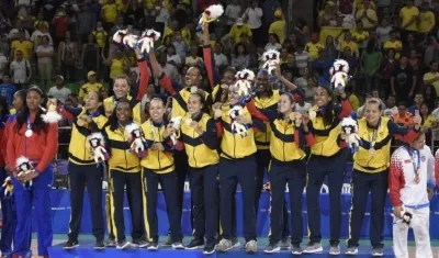 Las colombianas tras la premiación.