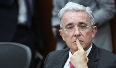 Álvaro Uribe Vélez, senador.