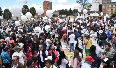 Docentes marcharon en diferentes lugares de Colombia.