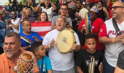 Fanáticos de la novena de Puerto Rico. 
