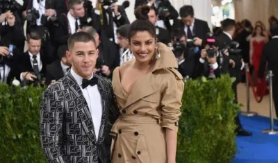 La pareja en la alfombra roja del Met Gala.