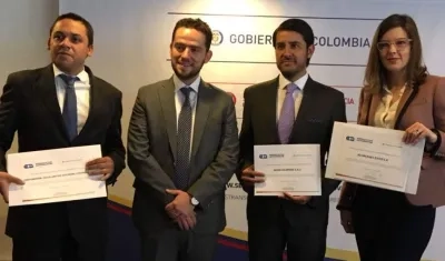 Claudia Echavarría Uribe, Gerente de Asuntos Corporativos y Secretaria General Grupo Éxito, recibió la distinción de la Secretaría de Transparencia.