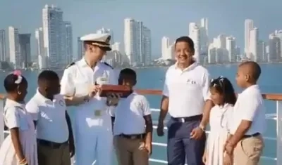 Llegada del ladrillo que fue recibido por los niños beneficiaros del proyecto.