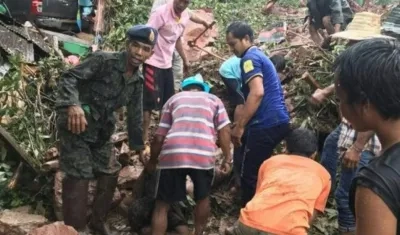  Los equipos de rescate buscan en la zona a los dos desaparecidos.