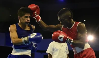 El colombiano dominó a su rival y le conectó varios golpes. 