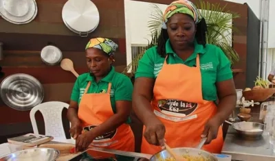 Cocineras tradicionales del Pacífico en muestra gastronómica.