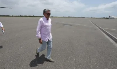 El Ministro Germán Cardona, en la pista del Ernesto Cortissoz.