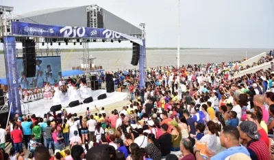 Tarima principal del Festival del Río.