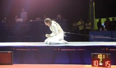 Saskia Loretta Van Erven García celebrando su oro centroamericano. 