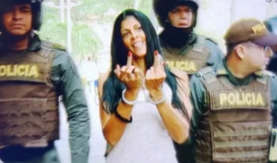 Así saludó la mujer a la prensa a la llegada al Centro de Servicios.