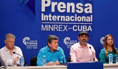 Los delegados del ELN ofrecen una conferencia de prensa en el Centro de Prensa Internacional (CPI) de La Habana (Cuba).