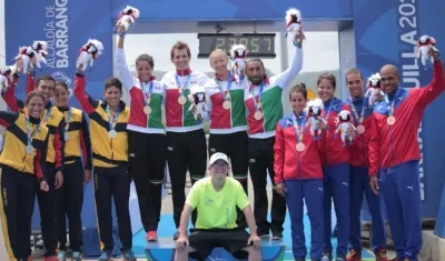 México se llevó el oro en el triatlón mixto. 