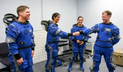 Algunos de los tripulantes que viajaran a bordo de las dos naves comerciales que las compañías Boeing y SpaceX .