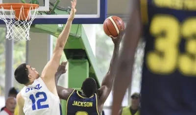 El encuentro fue parejo hasta los minutos finales del primer episodio.