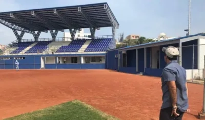 El Alcalde Alejandro Char en el estadio sóftbol Edgardo Schemell.