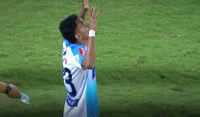 Luis Díaz celebrando el gol del triunfo.