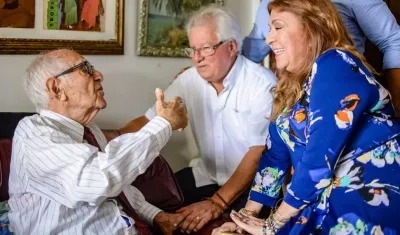 Rafael Campo Miranda con el alcalde de Soledad, la Primera Gestora Social y el secretario de Cultura