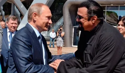 El Presidente ruso, Vladímir Putin y el actor estadounidense Steven Seagal.