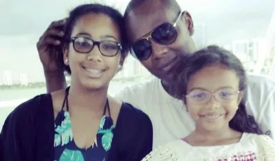 Édgar Rentería al lado de sus hijas. 