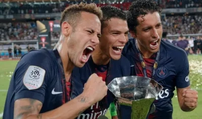 Jugadores del PSG celebran el título. 